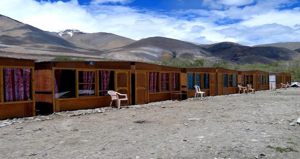 TIH Pangong Lake View Cottages and Camps Exterior
