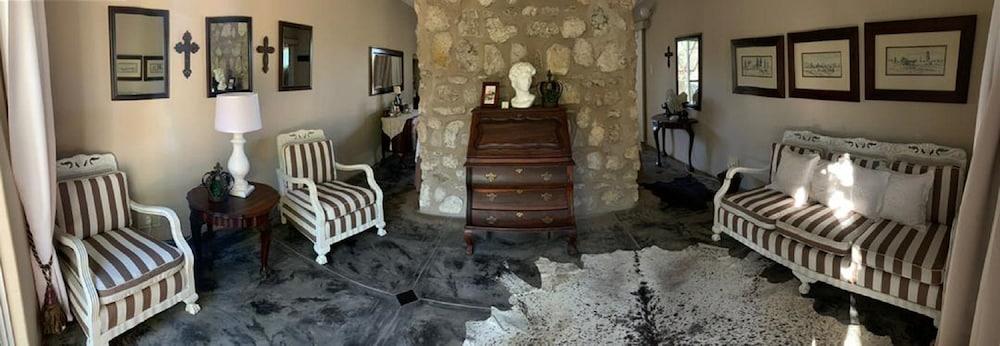 Tarentaal Guest Farm Lobby Sitting Area