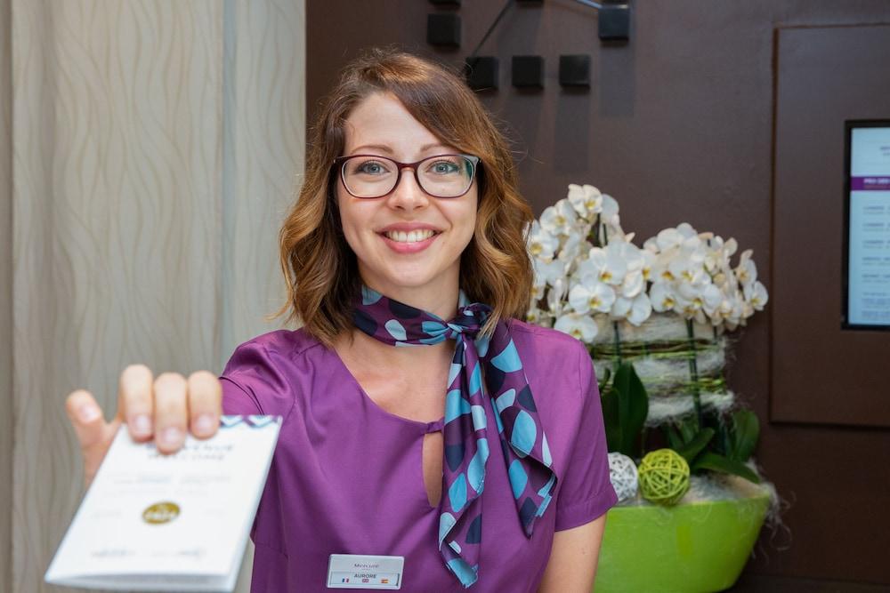 ميركيور ليون إيست تشابوني منطقة الاستقبال