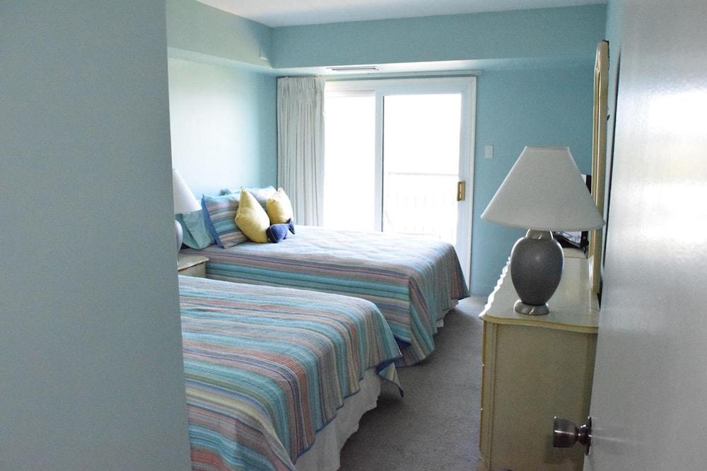 Henlopen Unit 409 by Long & Foster Room