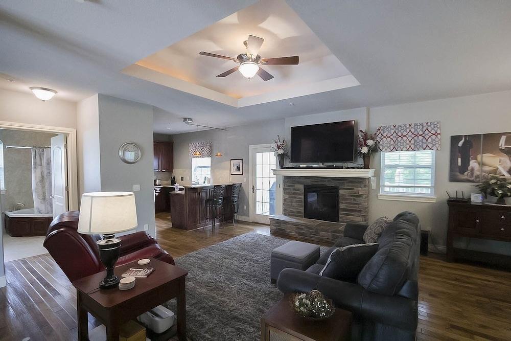Branson Good Life Getaway - 2 Br Villa