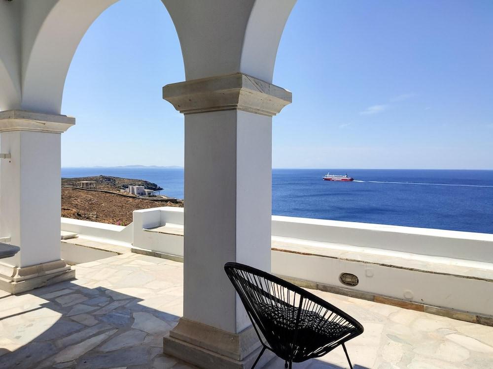 La Chapelle Est in Tinos