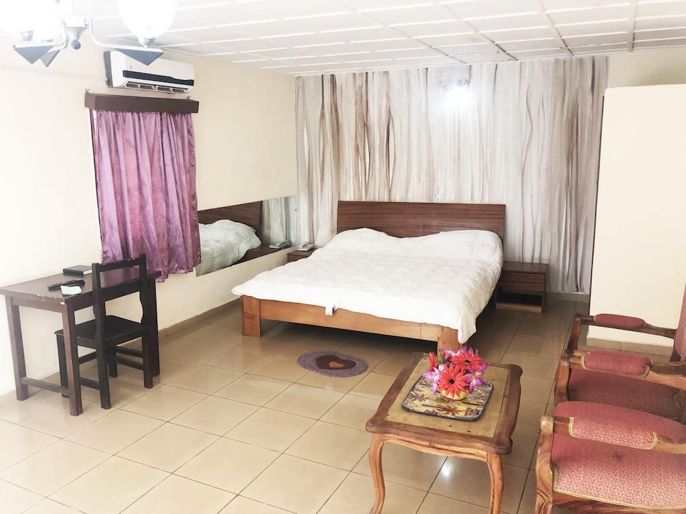 Sarice Hotel Room