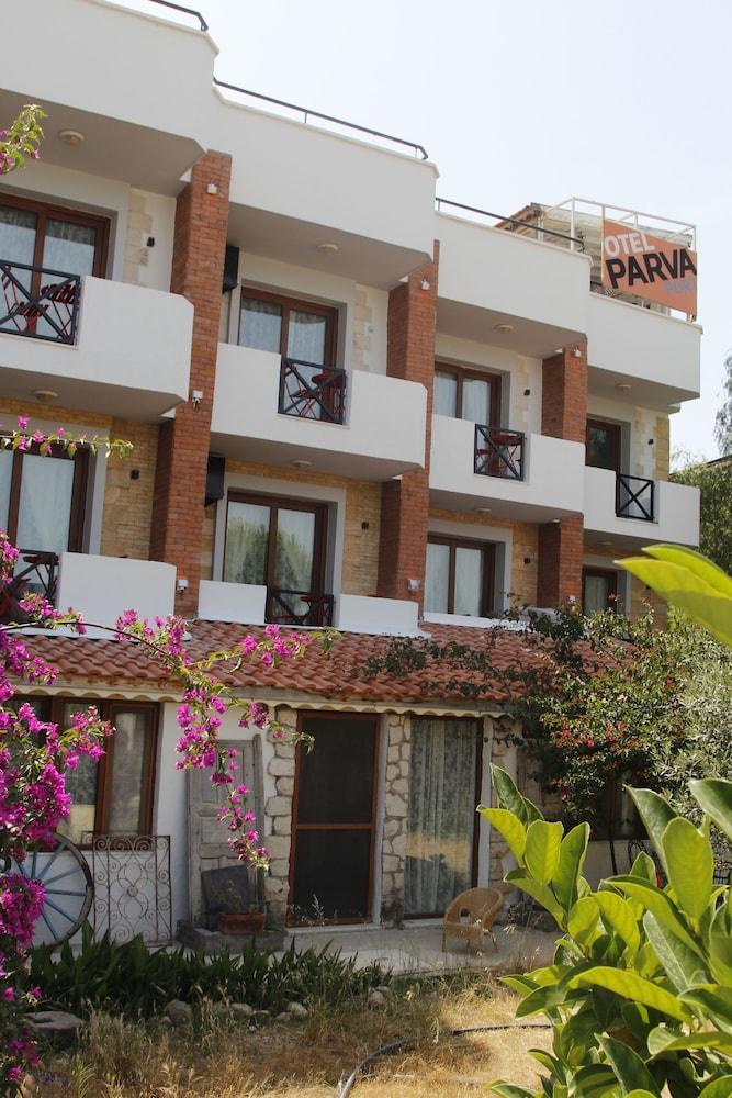 Parva Port Alacati Property Grounds