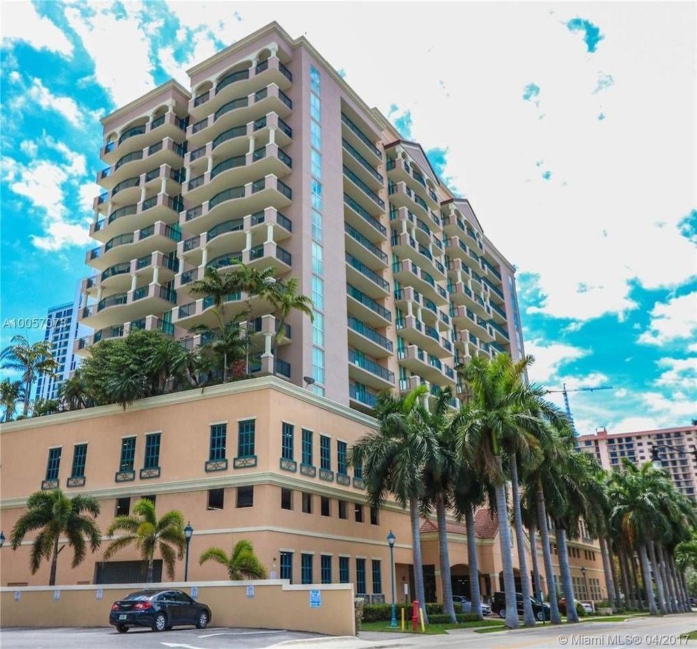 Beautiful Asian Retreat 2bd/2bth Apt. min to Beach Exterior