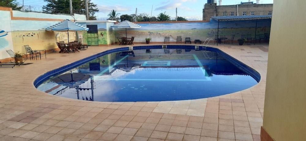 Finch & Sons Outdoor Pool