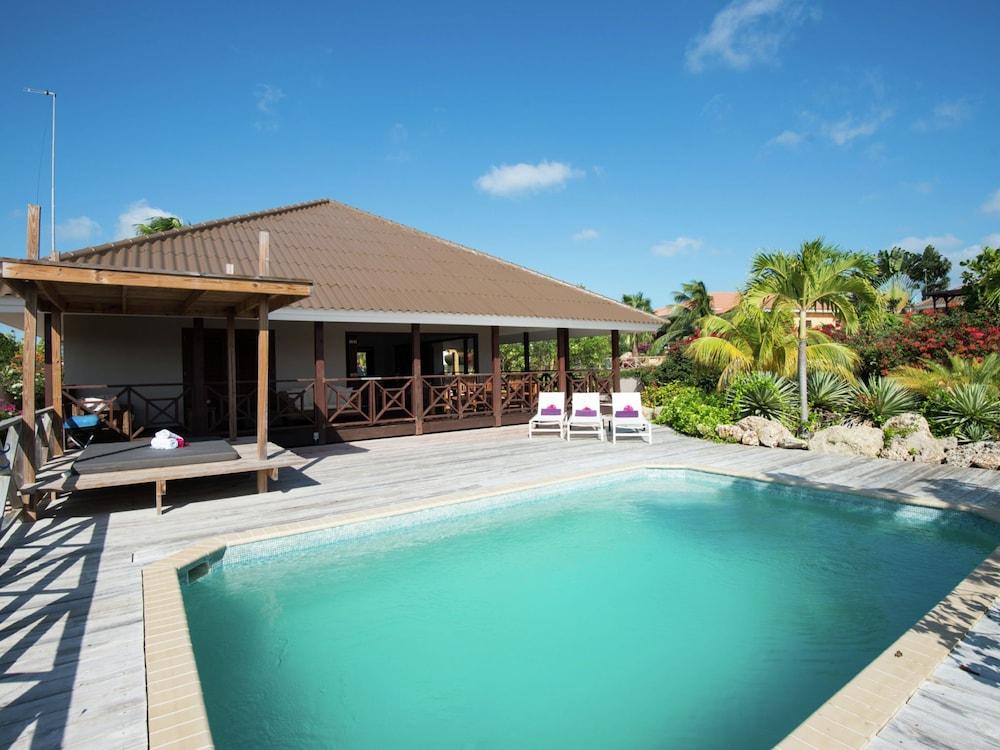 Tropical Villa With Swimming Pool in Jan Thiel