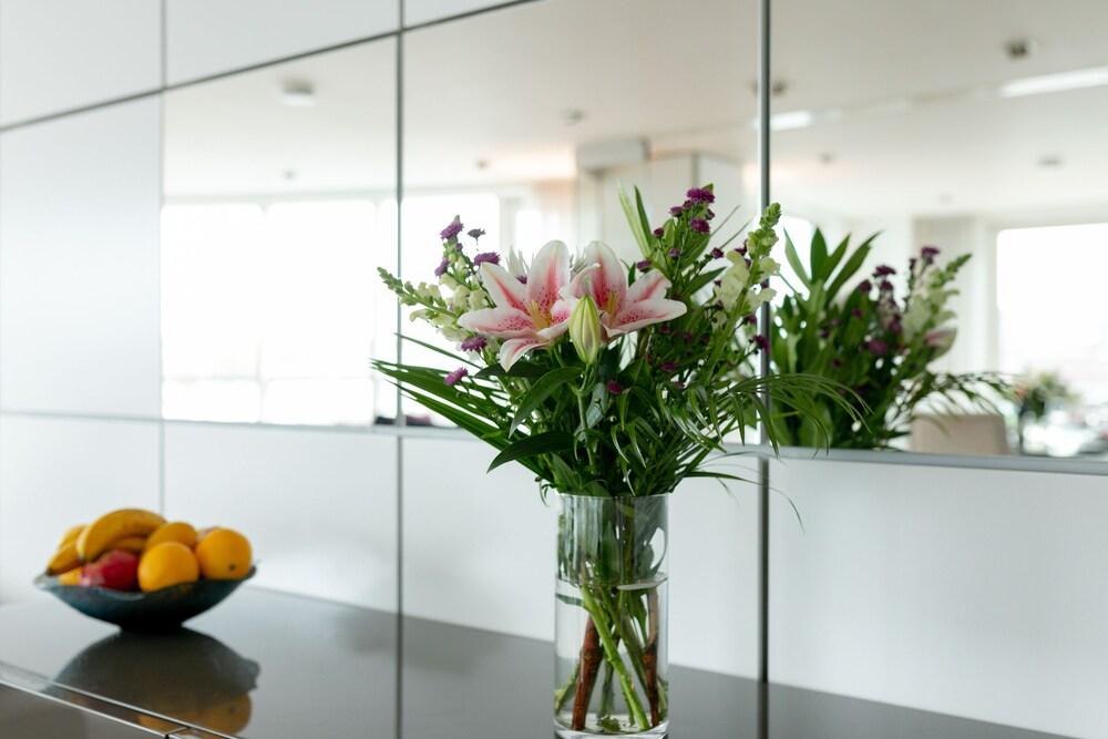 River view Luxury 3bed flat with views Interior Detail