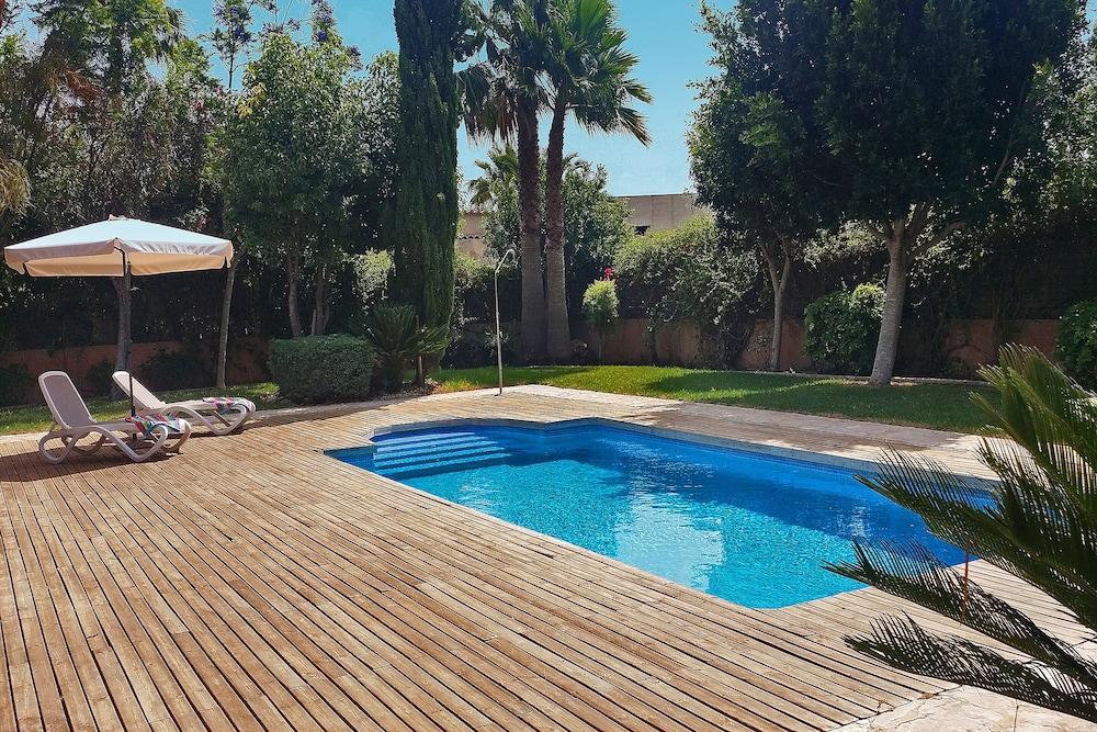 Chalet Correfoc Outdoor Pool