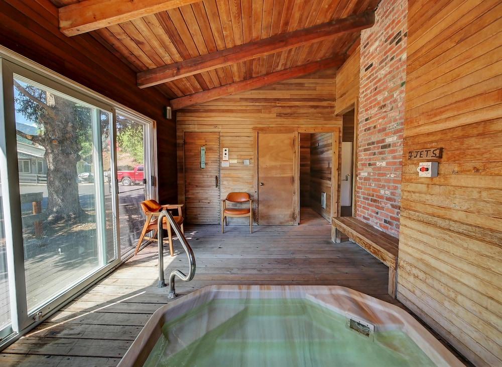Idle A While Cabins Featured Image