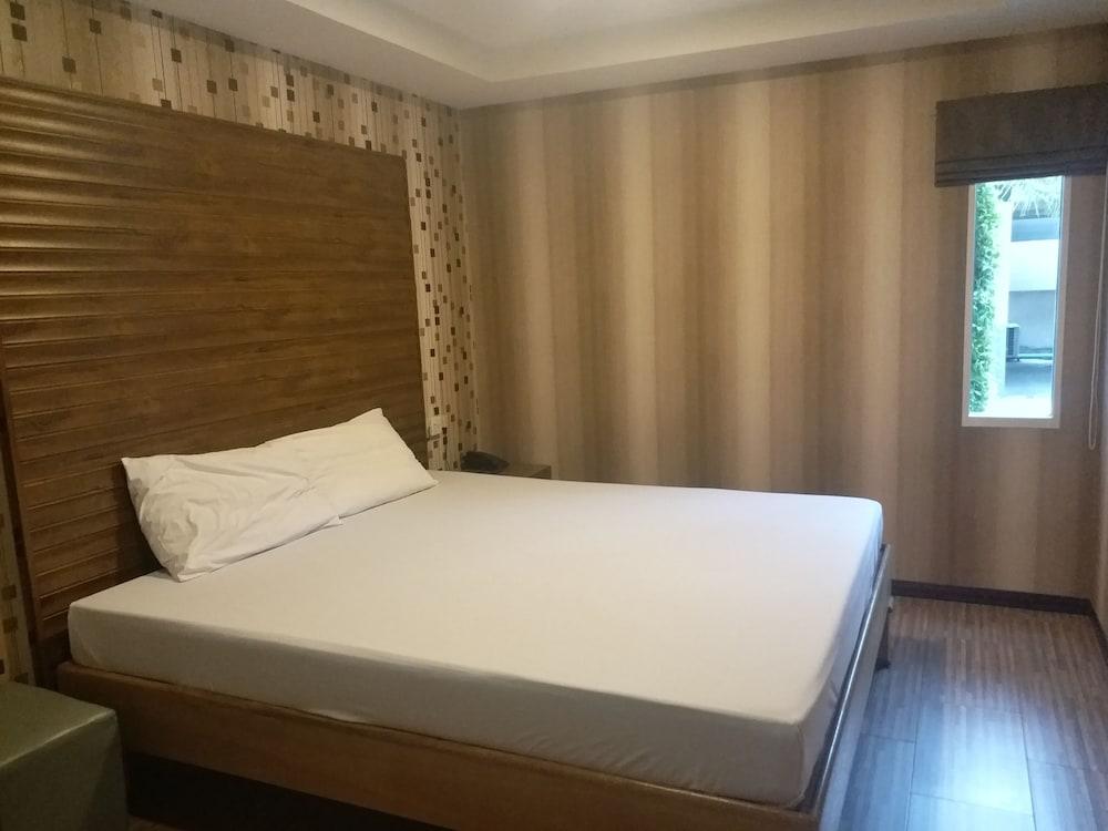 The 9 Resort Room