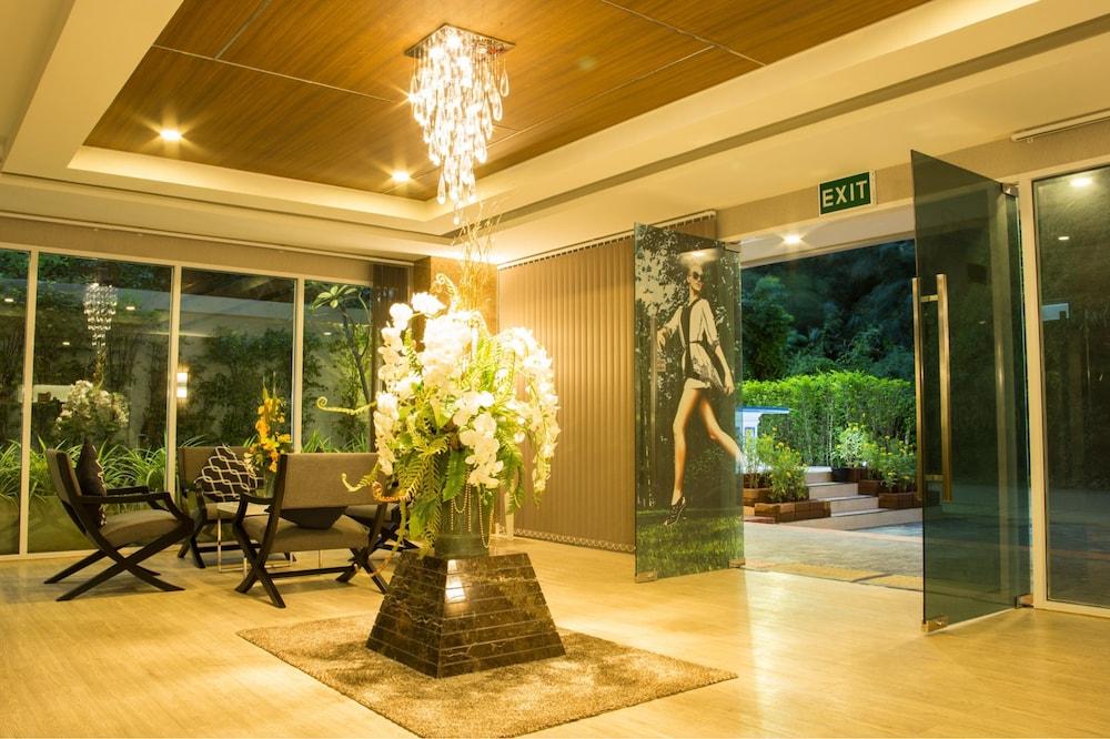 The Near Residence - Sriracha Lobby