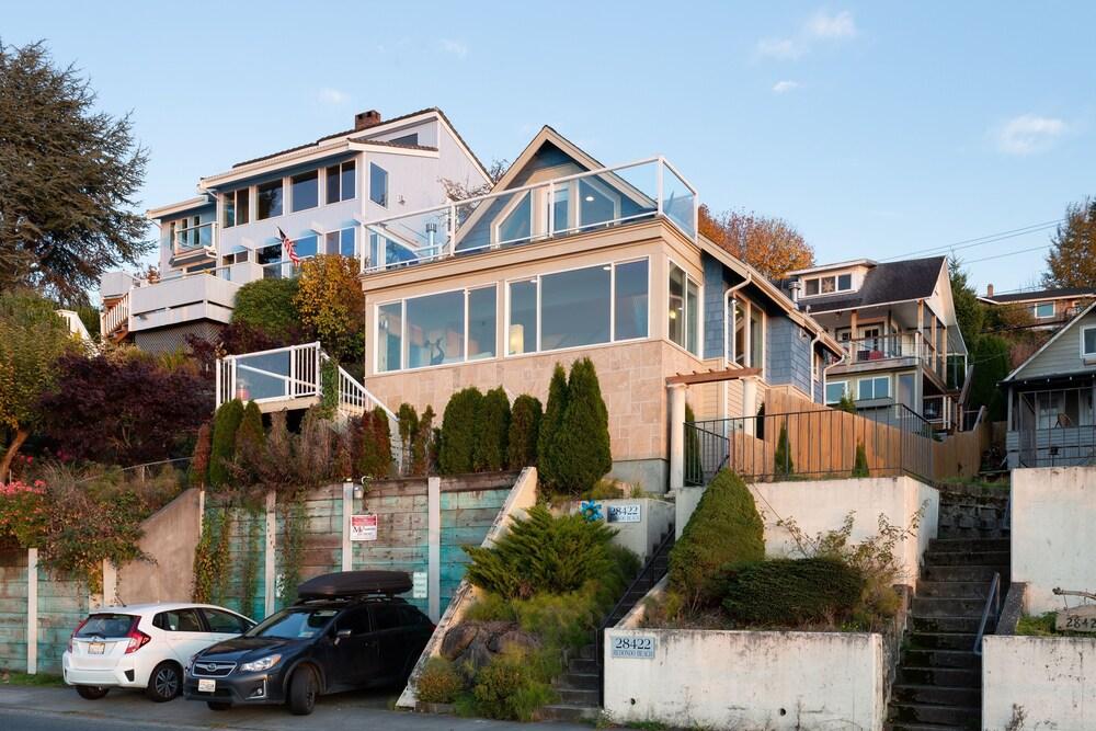 Amazing Sunsets At 3br Over The Puget Sound 3 Bedroom Home by Redawning Exterior