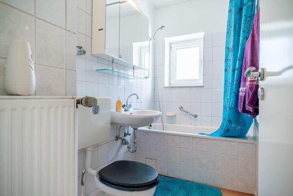 Private Apartment Pfarrstraße Bathroom
