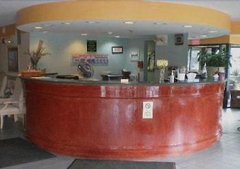 Econo Lodge Near Plymouth State University Reception