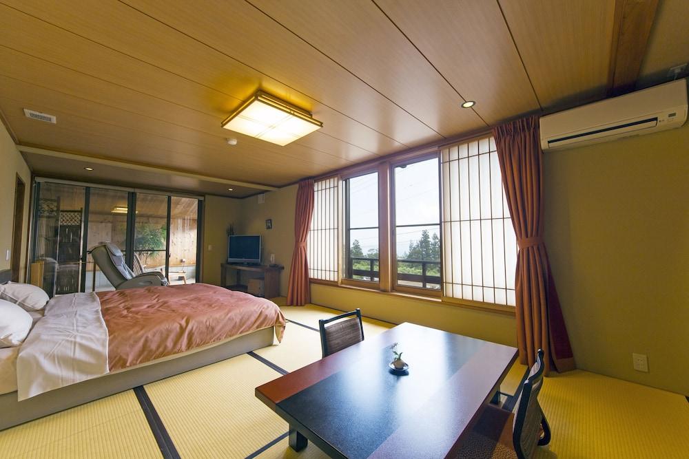 Hatsune Room