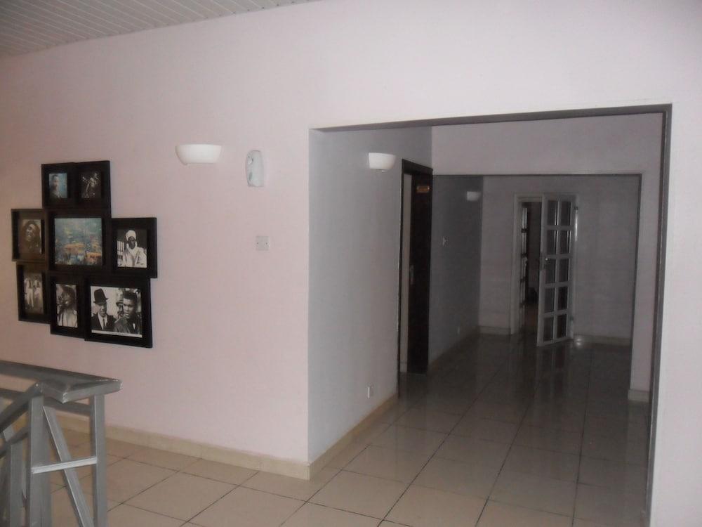 Swisscottage suites Lobby