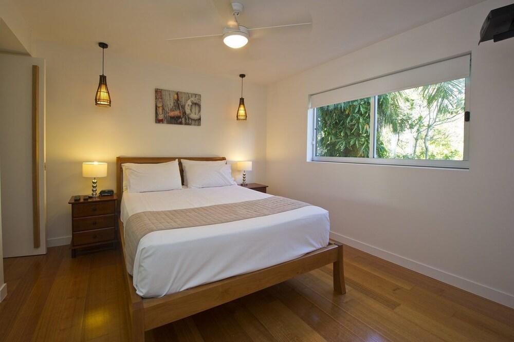 Maggies Beachfront Apt. 8 Room