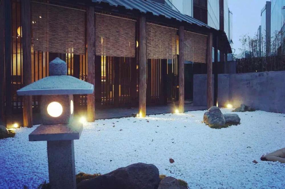 Shanghai Zhuli Kosa Spring Resort Featured Image