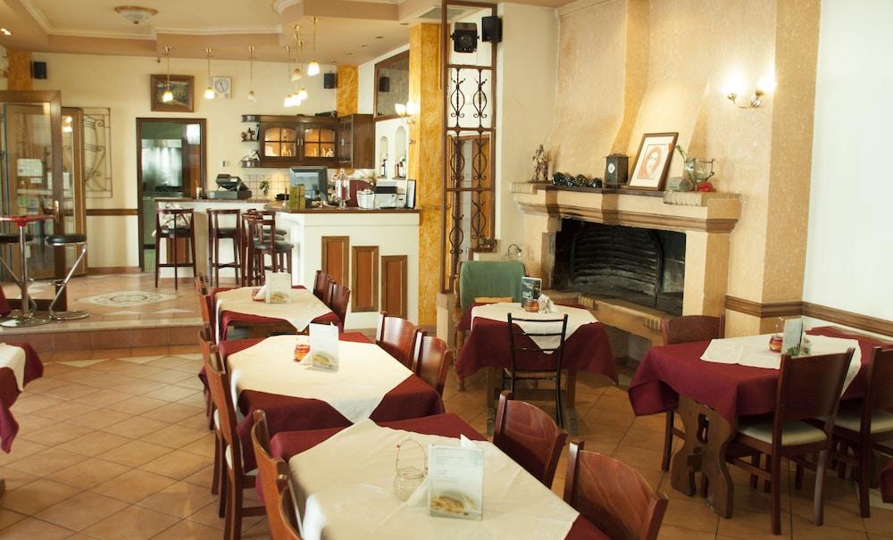 Stavrodromi Interior