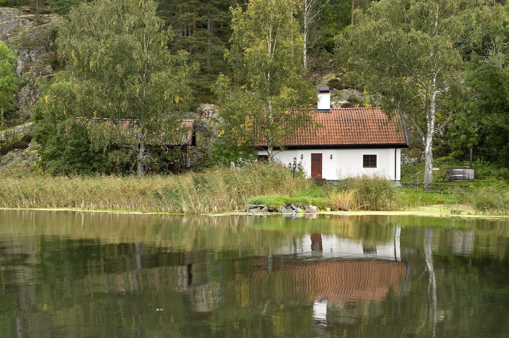 Husby Säteri Property Grounds