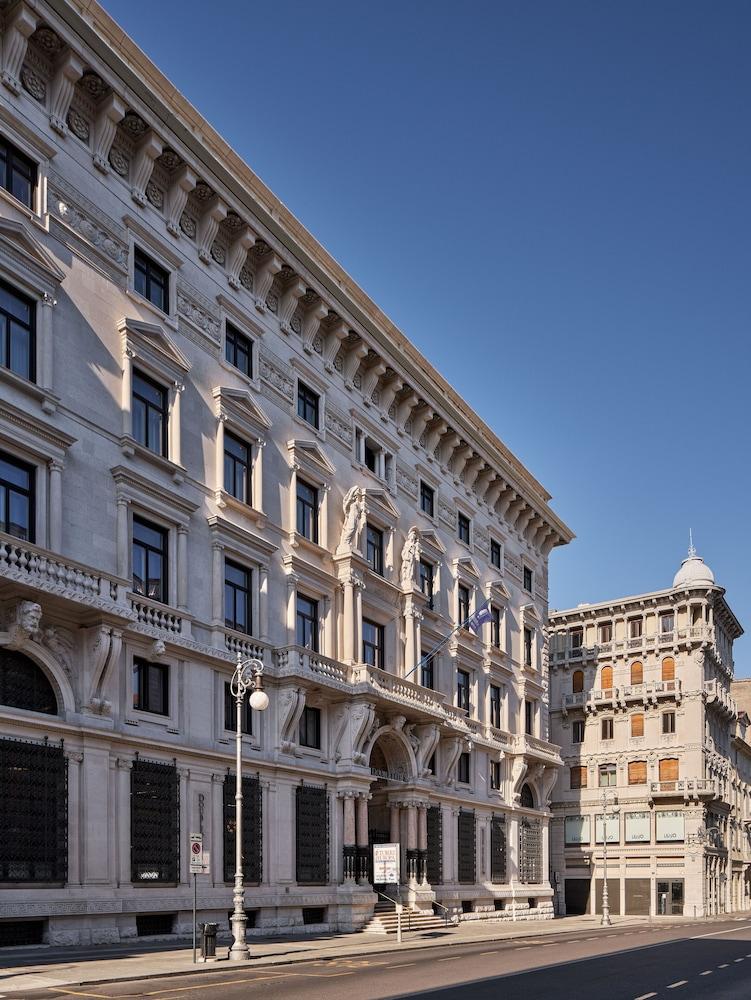 DoubleTree by Hilton Trieste Exterior