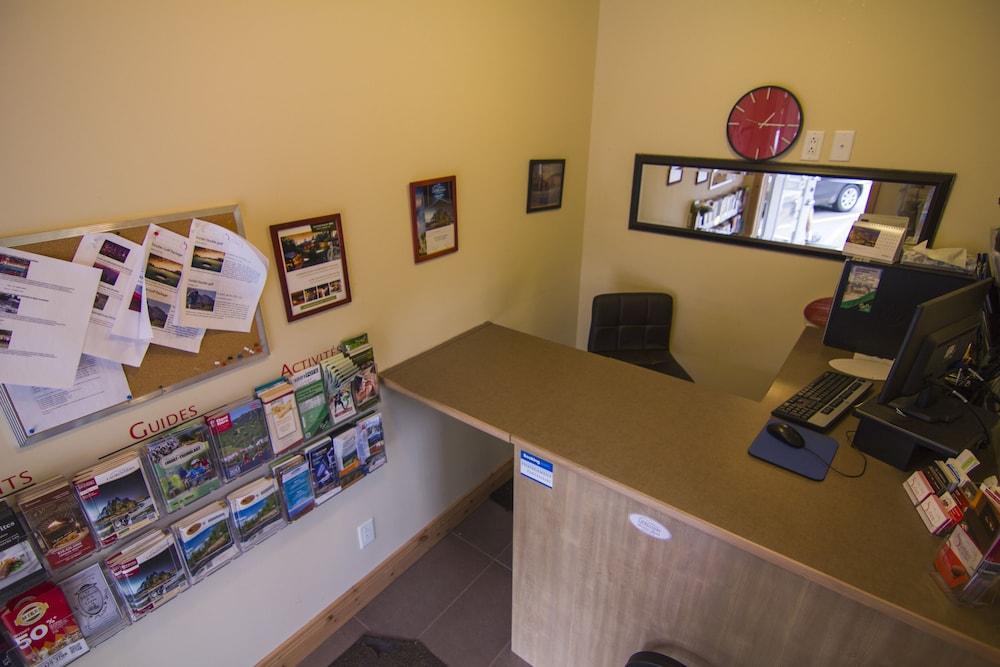 Suites de la Gare by Location ADP Tremblant Interior Entrance