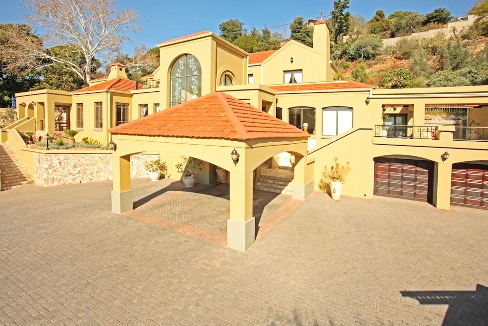 12 أون هليل جيست مانور