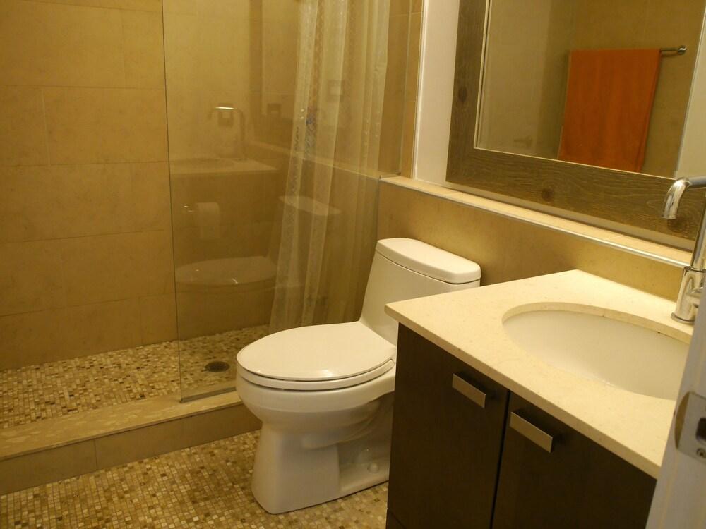Spacious Open Condo with 2 Beds Bathroom