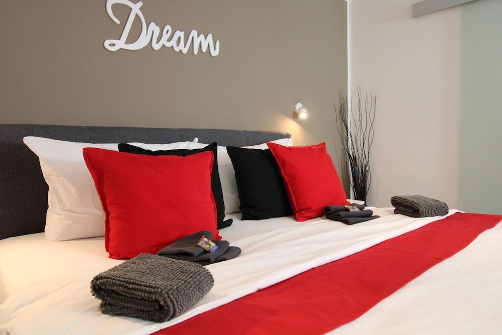 ماي هوم هوتل لام روتفايل