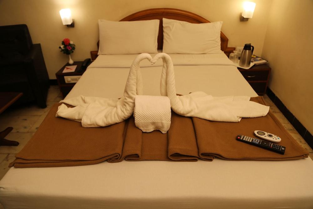 Senthil Residency Room