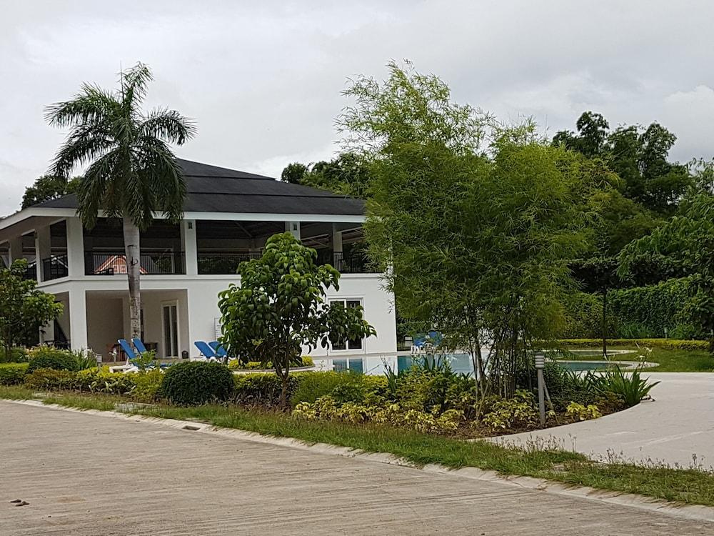 3 بد روم هوم آت باتانغاس سيتي فيليبينز بونتيفينو المنطقة الخارجية