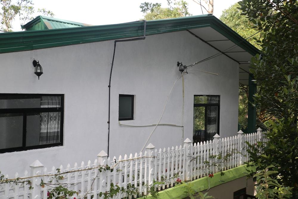 9 Arch View Rest Inn Exterior