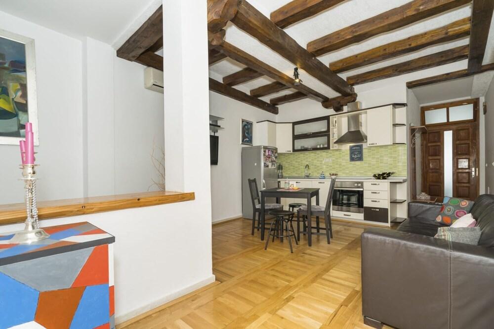 Spacious Apt. With Magnificent sea View & Balcony Featured Image