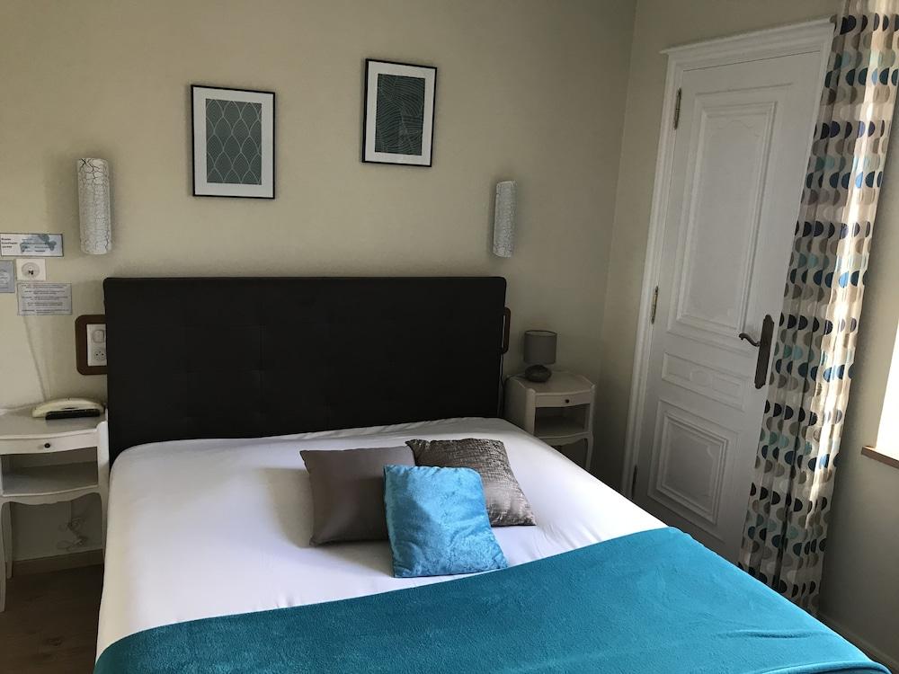 Hôtel Les Deux Magots Room