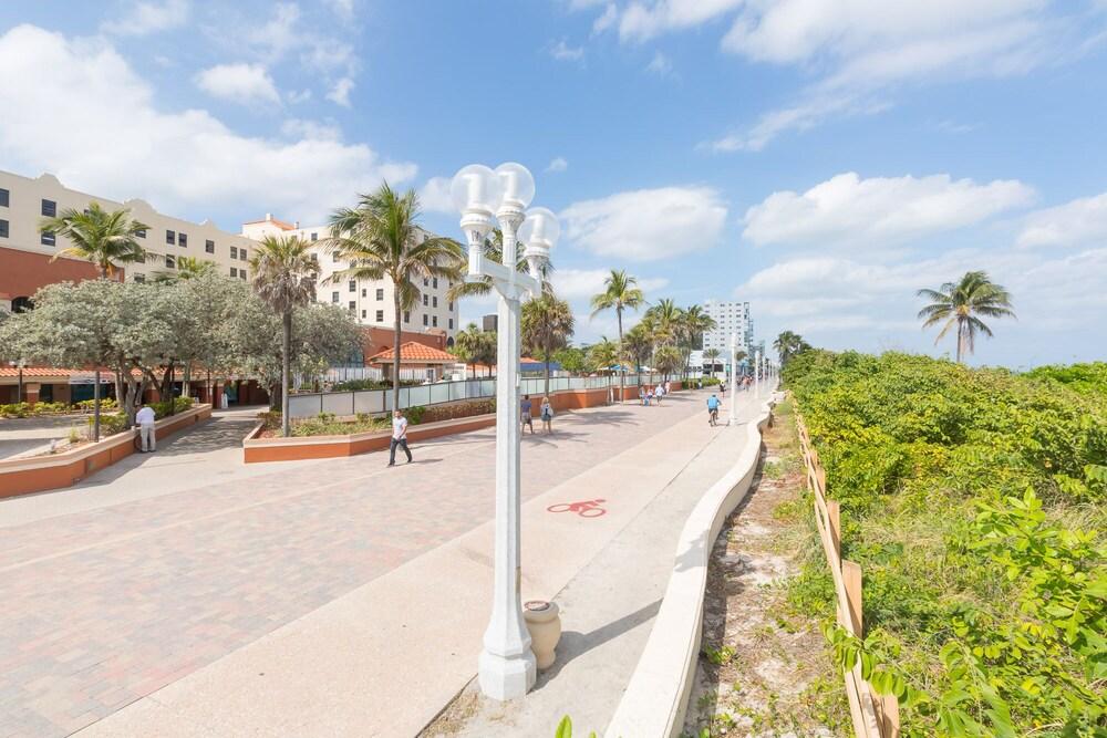 670 Partial Ocean View Hollywood Beach Property Grounds
