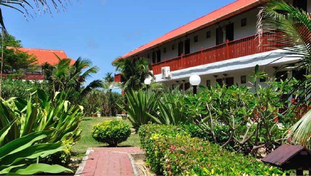 P. P. Erawan Palms Resort Exterior