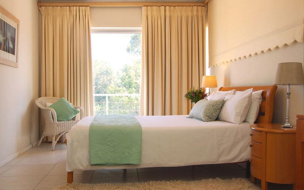 Water's Edge Room