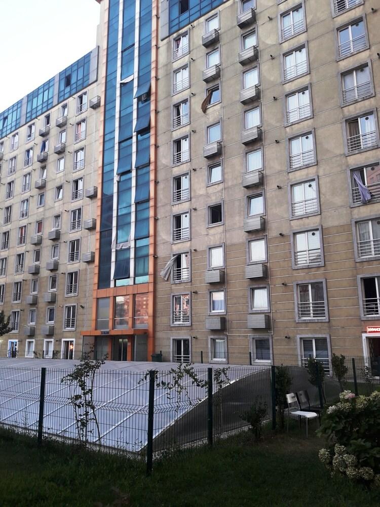 Aqua Suite Exterior