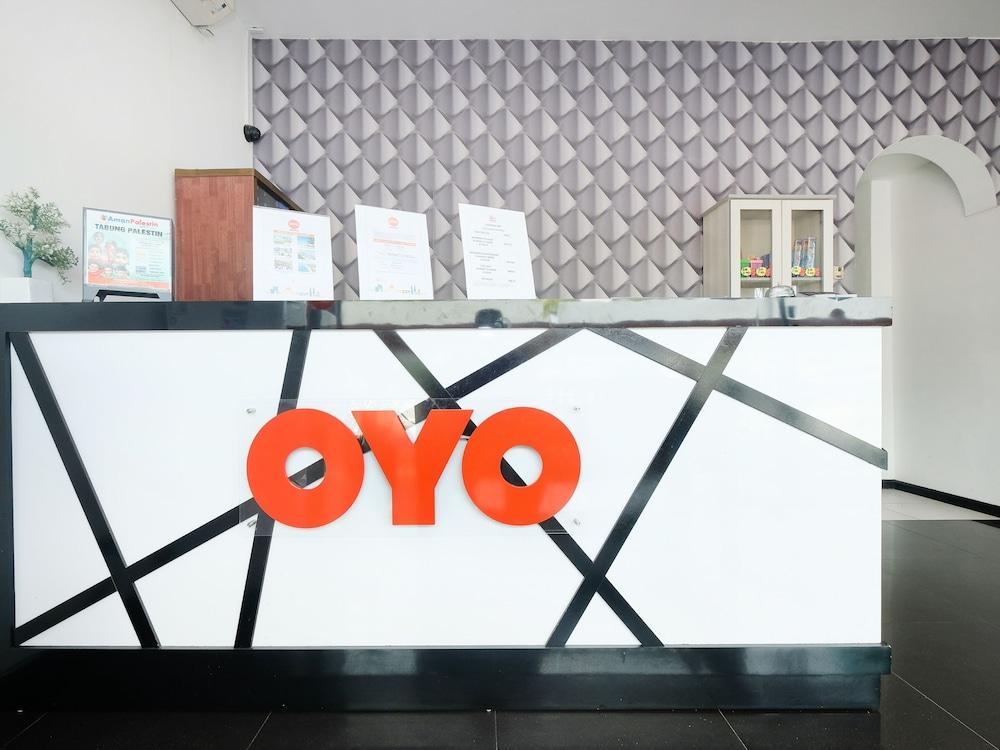 OYO 711 Tawaquf Inn Reception