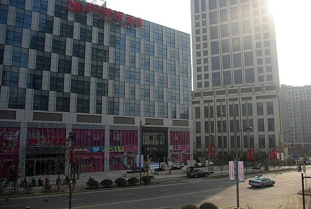 ميتروبلو شينجيانج رايلواي ستاشن وندا سكوير المنطقة الخارجية