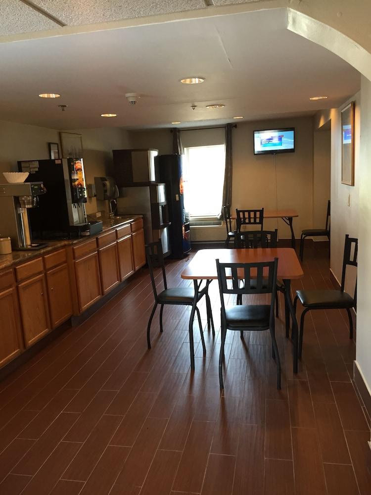 سوبر 8 باي ويندام ألينتاون