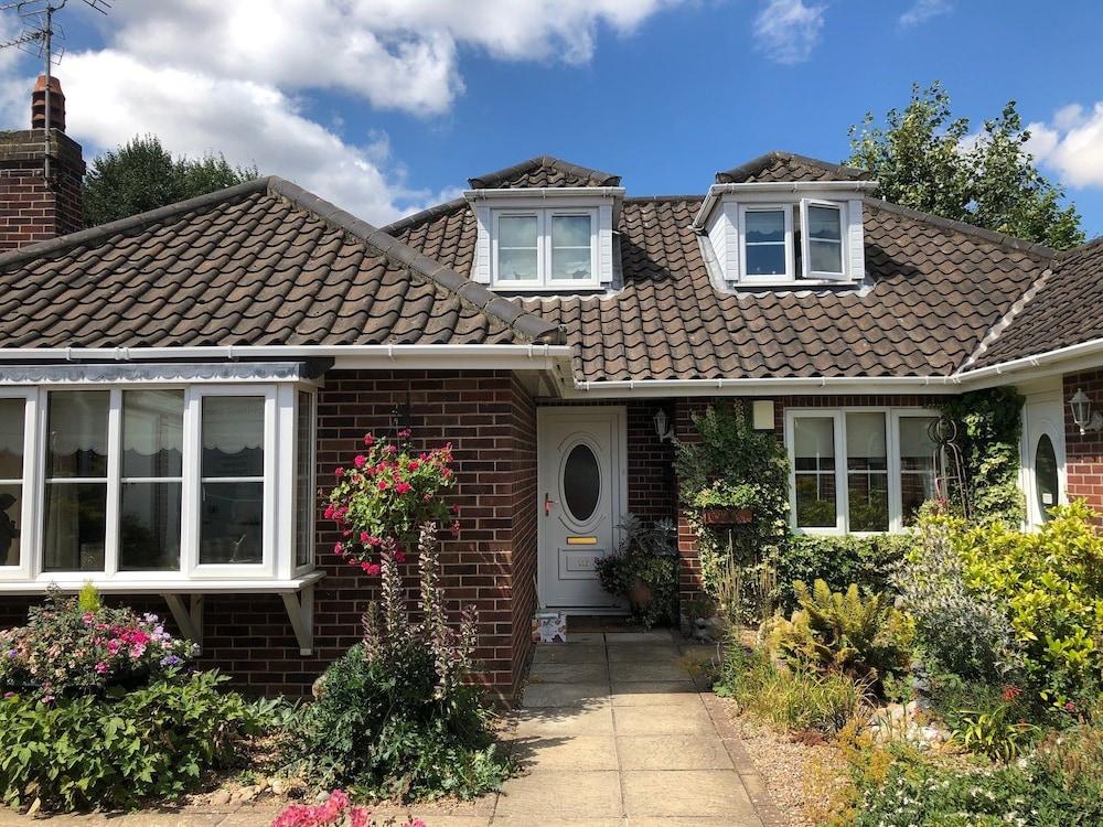 كوبرفيلدز جيست هاوس