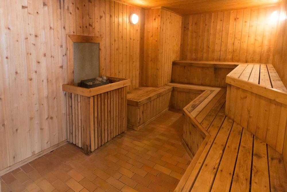 Marmot Lodge Sauna