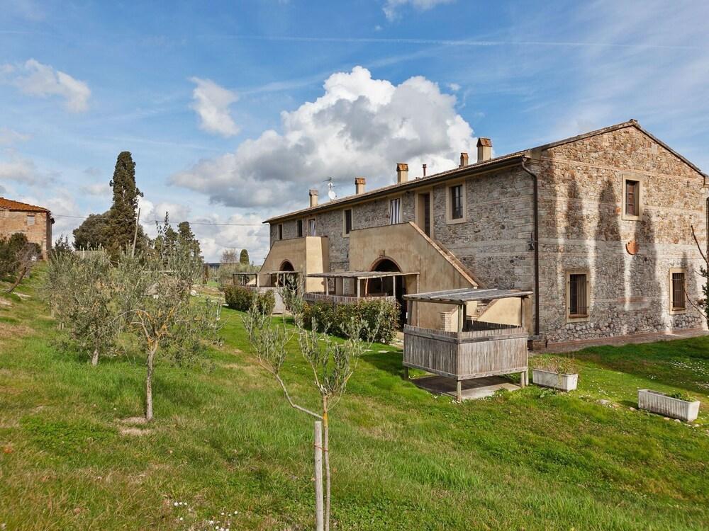 Traditional Holiday Home in Chianni With Swimming Pool