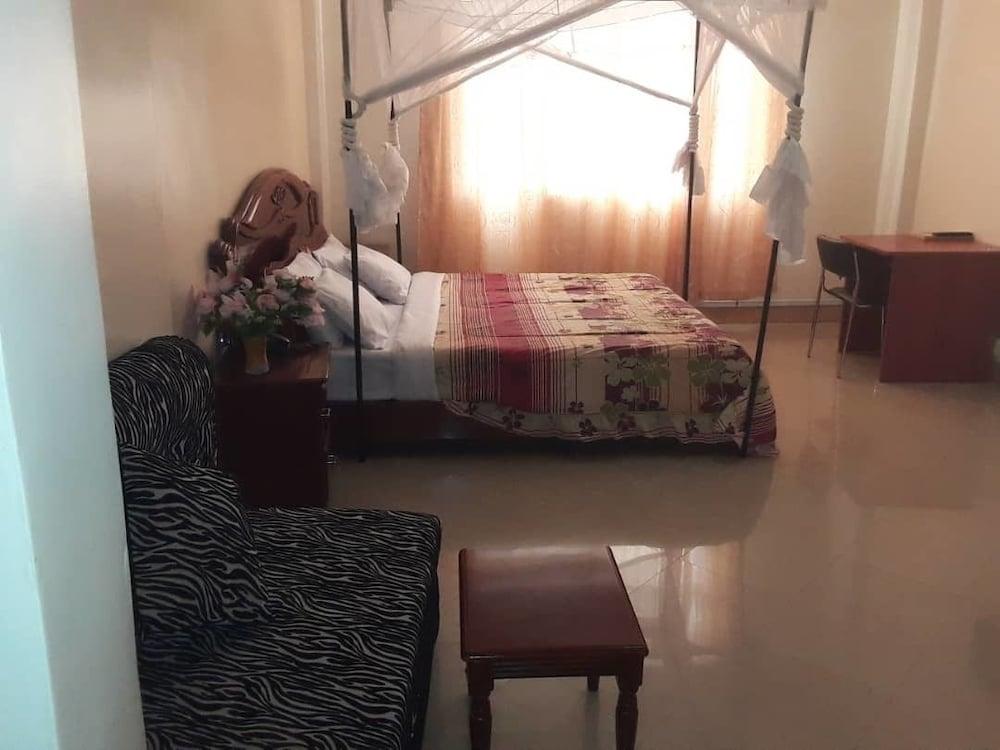 Lemnas Highway Hotel Room