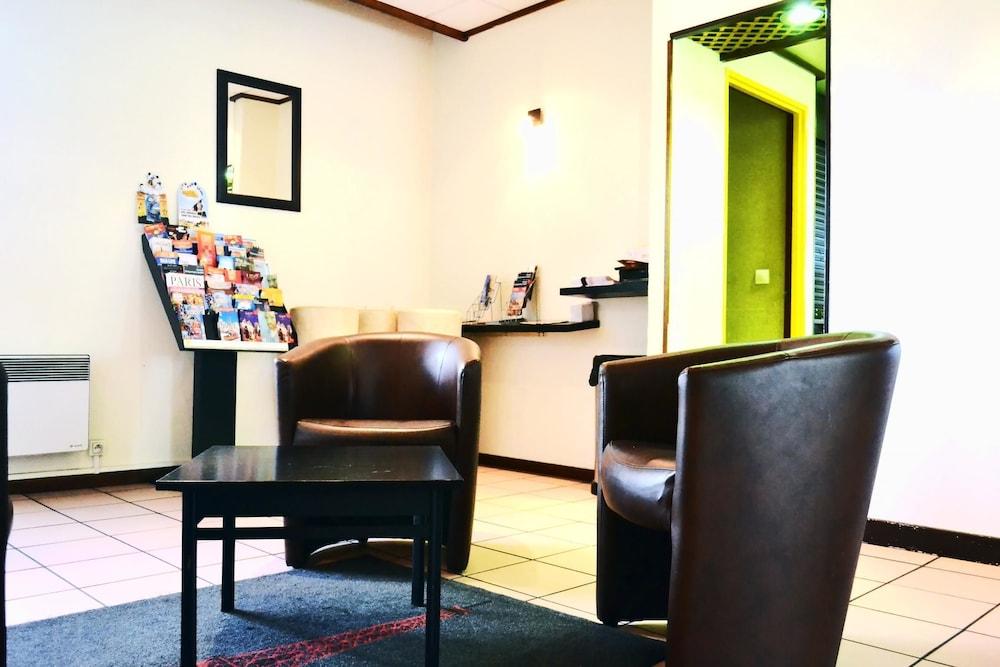 Première Classe Paris Est - Bobigny - Drancy Lobby