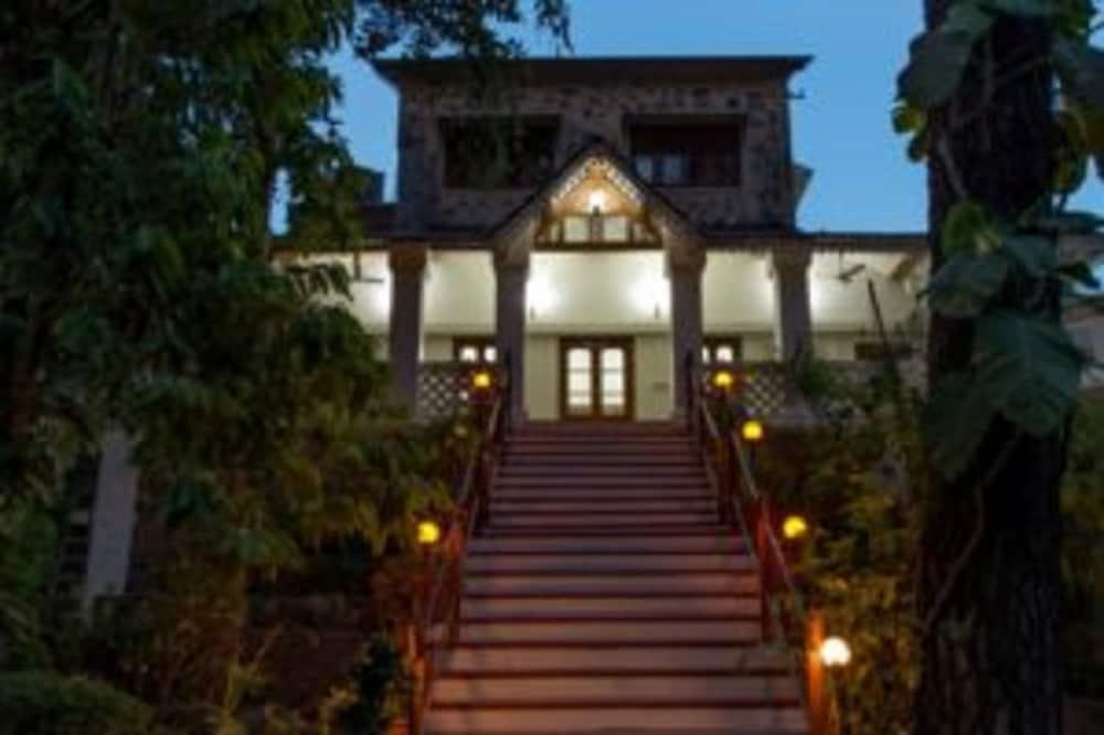 1946 Navdeep Homestay Exterior