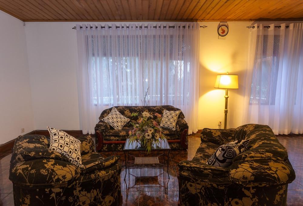 Tamarind Tree Inn Lobby Sitting Area