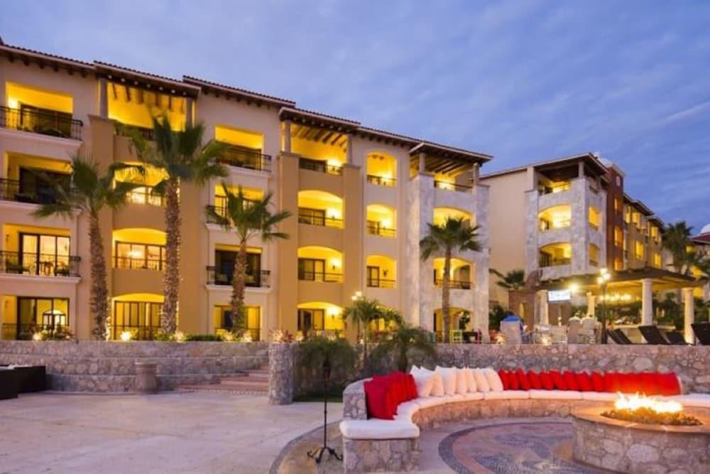 Paradise Family Suite at Cabo San Lucas Property Grounds